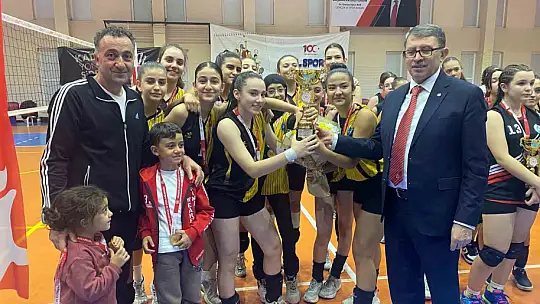Okul Sporları Voleybol Yıldız Erkek ve Kız maçları sona erdi