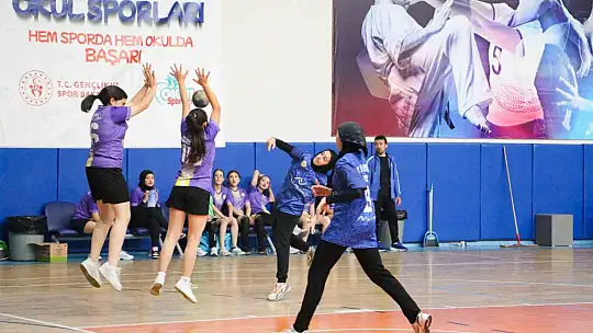 Okullu Gençler Hentbol Müsabakaları tamamlandı