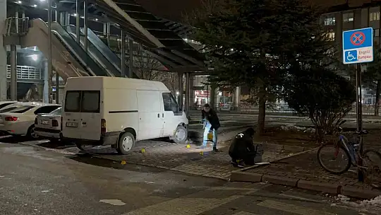 Önce kıyafetlerine laf etti, sonra bıçakladı: 3 yaralı