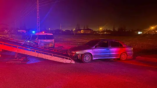 Önce telefonu, sonra da kelepçeyi bahane ederek alkol testini reddetti