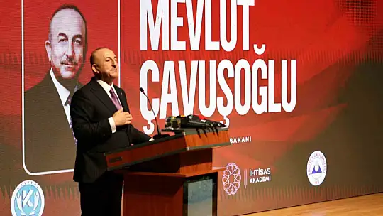Önceki dönem Dışişleri Bakanı Çavuşoğlu, KAYÜ'de konferans verdi