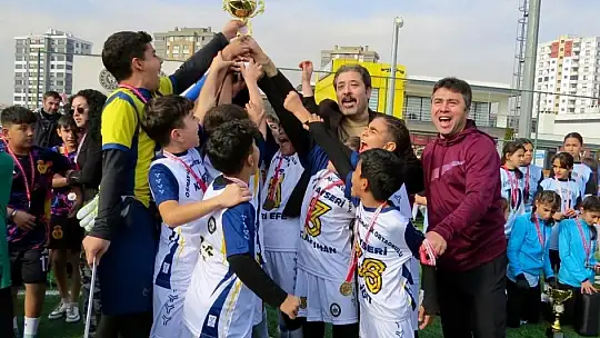 Osman Ulubaş Köşk Ortaokulu şampiyon oldu