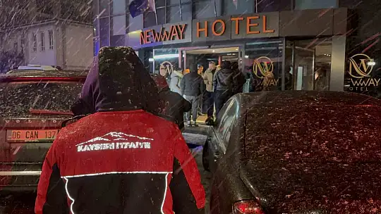 Otel bodrumunda çıkan yangın paniğe neden oldu