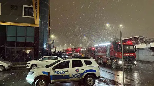 Otel bodrumunda çıkan yangın paniğe neden oldu
