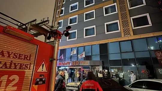 Otel bodrumunda çıkan yangın paniğe neden oldu