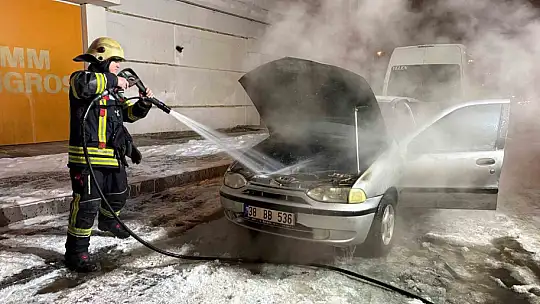 Oto tamircisinden yeni çıkardığı otomobili alev aldı