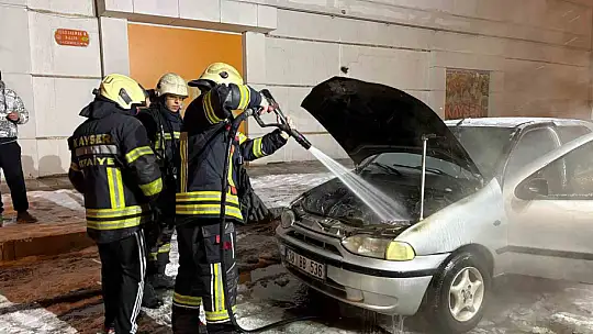 Oto tamircisinden yeni çıkardığı otomobili alev aldı