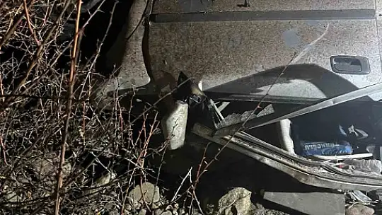 Otomobil 200 metre yükseklikten vadiye uçtu: 1 ölü