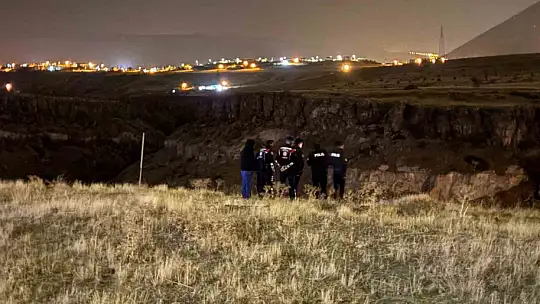 Otomobil 200 metre yükseklikten vadiye uçtu: 1 ölü