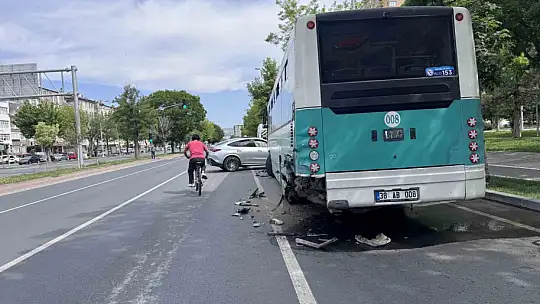 Otomobil halk otobüsü ile çarpıştı: 1 yaralı