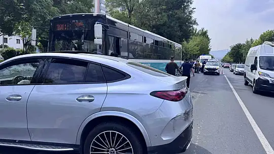 Otomobil halk otobüsü ile çarpıştı: 1 yaralı