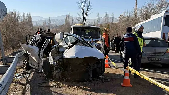 Otomobil ile midibüs çarpıştı: 10 yaralı