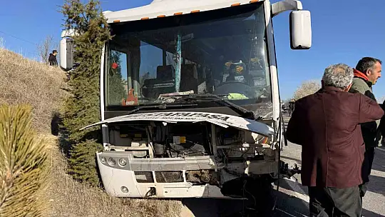 Otomobil ile midibüs çarpıştı: 10 yaralı