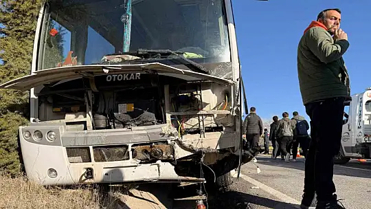 Otomobil ile midibüs çarpıştı: 10 yaralı