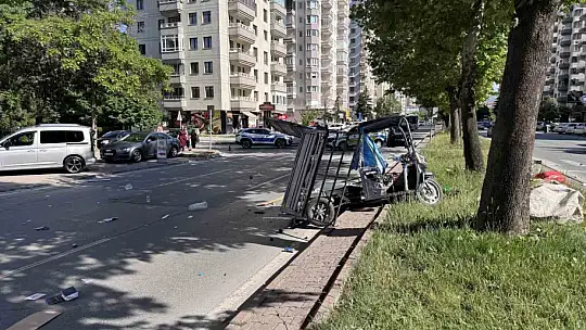 Otomobil ile moped çarpıştı: 5 yaralı