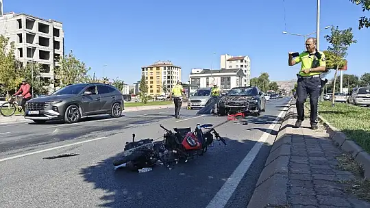 Otomobil ile motosiklet çarpıştı: 1 kişi hayatını kaybetti
