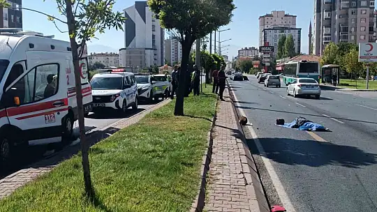Otomobil ile motosiklet çarpıştı: 1 kişi hayatını kaybetti