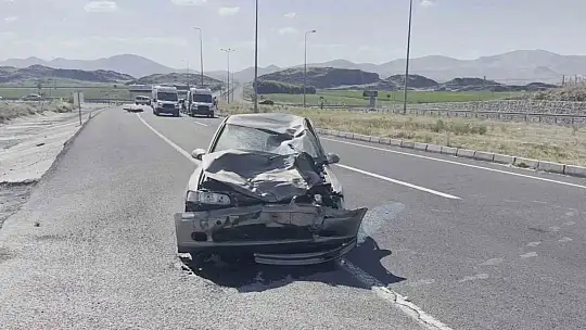Otomobil ile motosiklet çarpıştı: 1 ölü, 1 yaralı