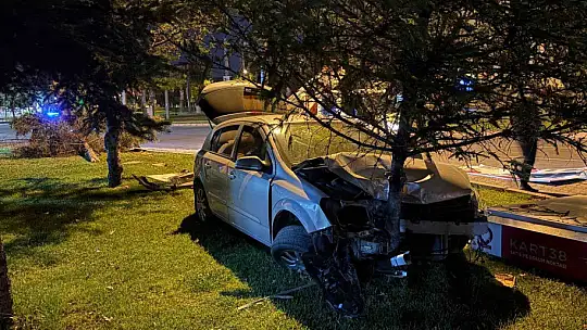 Otomobil parka daldı, ortalık savaş alanına döndü
