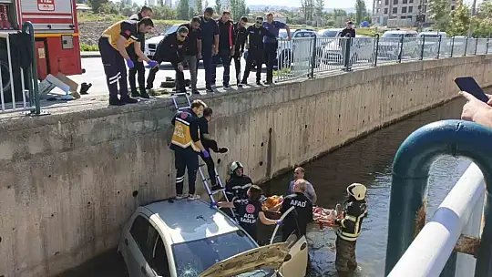 Otomobil sulama kanalına düştü, ekipler yaralı için seferber oldu