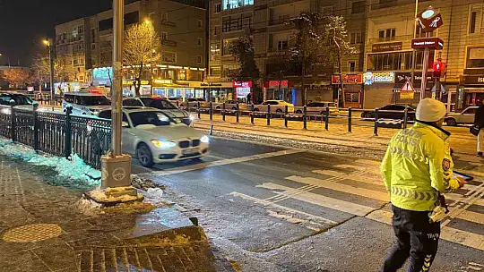 Otomobil yayaya çarptı: 1 ağır yaralı