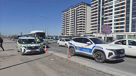 Otomobilin çarptığı 15 yaşındaki çocuk ağır yaralandı