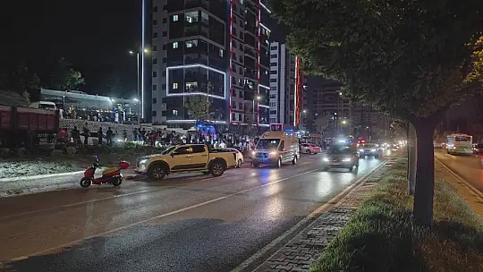 Otomobille çarpışan minibüs yan yattı: 9 yaralı