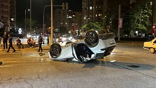 Otomobille çarpışan SUV araç takla attı: 2 yaralı