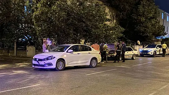 Otomobillerin çarpıştığı kazada sürücülerden biri firar etti: 1'i çocuk, 2 yaralı