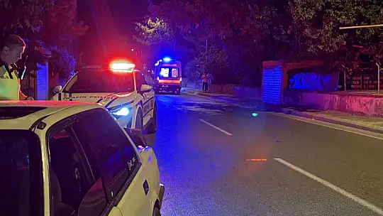 Otomobillerin çarpıştığı kazada sürücülerden biri firar etti: 1'i çocuk, 2 yaralı