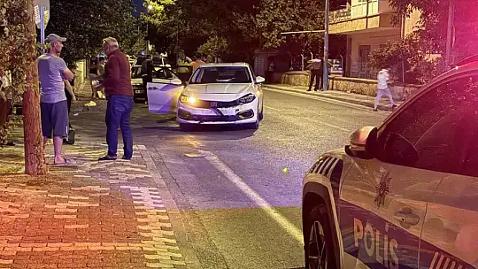 Otomobillerin çarpıştığı kazada sürücülerden biri firar etti: 1'i çocuk, 2 yaralı