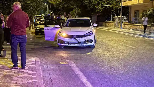 Otomobillerin çarpıştığı kazada sürücülerden biri firar etti: 1'i çocuk, 2 yaralı