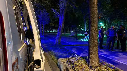 Otostopla aracına aldığı şahıslar tarafından bıçaklandı: 1 ağır yaralı