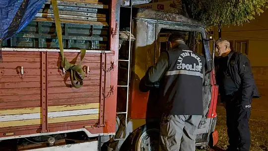 Park halinde alev alan kamyon hareket etti