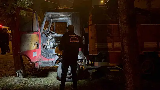 Park halinde alev alan kamyon hareket etti