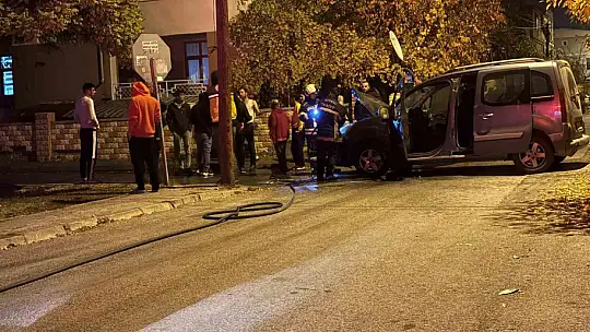 Park halinde alev alan kamyon hareket etti