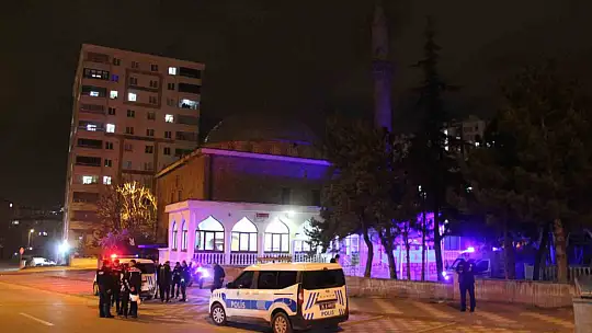 Parkta iki grup tabanca ve bıçakla birbirine girdi: 2 yaralı