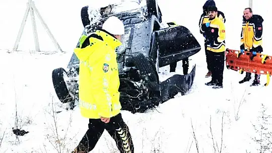 Polis aracı ile otomobil çarpıştı