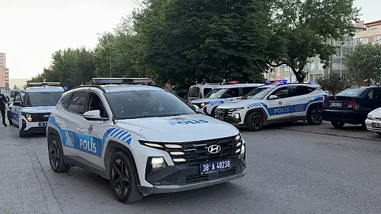Polis ekipleri kız arkadaşına zarar vereceği iddia edilen şahsı yakaladı