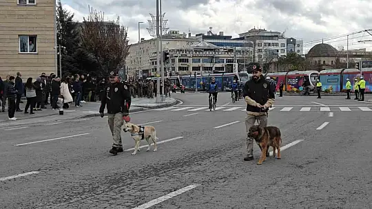 Polis haftasında Özel Harekat'tan nefes kesen gösteri