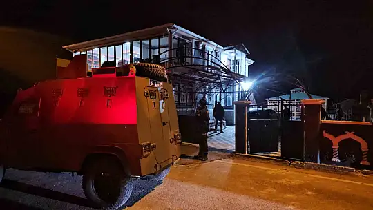 Polise silah gösteren şahsı yakalamak için operasyon düzenlendi
