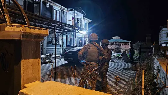 Polise silah gösteren şahsı yakalamak için operasyon düzenlendi