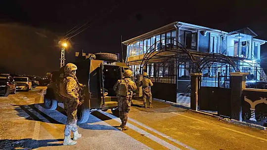 Polise silah gösteren şahsı yakalamak için operasyon düzenlendi
