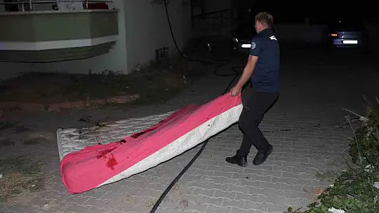 Polisin dikkati faciayı önledi... Yatarken içtiği sigara sonu oluyordu