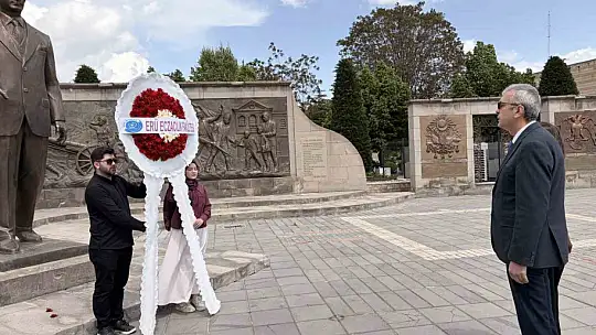 Püsküllü: 'Eczacılar, ilacın güvenli, etkili ve bilinçli kullanımında sağlık sisteminin vazgeçilmez bir parçasıdır'