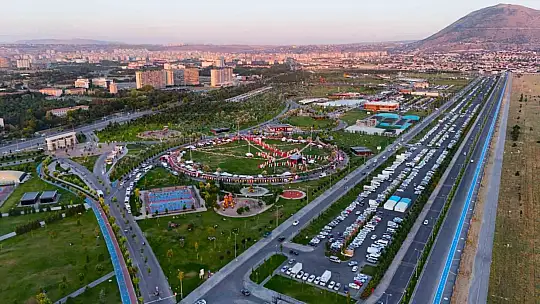 Recep Tayyip Erdoğan Millet Bahçesi yazın da Kayserililerin vazgeçilmez buluşma noktası oldu
