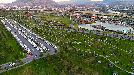 Recep Tayyip Erdoğan Millet Bahçesi yazın da Kayserililerin vazgeçilmez buluşma noktası oldu