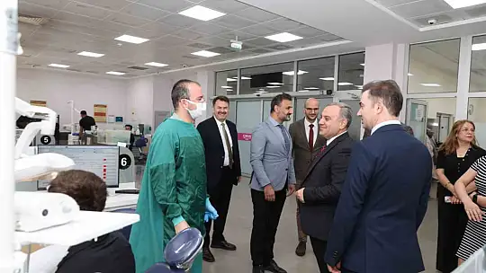 Rektör Altun'dan Diş Hekimliği Fakültesi'ne ziyaret