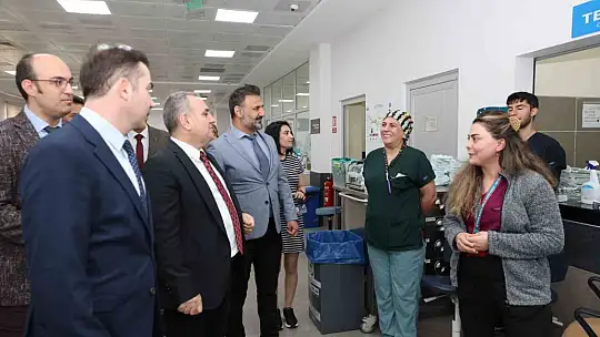 Rektör Altun'dan Diş Hekimliği Fakültesi'ne ziyaret