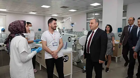 Rektör Altun'dan Diş Hekimliği Fakültesi'ne ziyaret